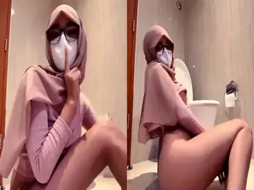 Cewek coli di toilet mall bikin deg-degan